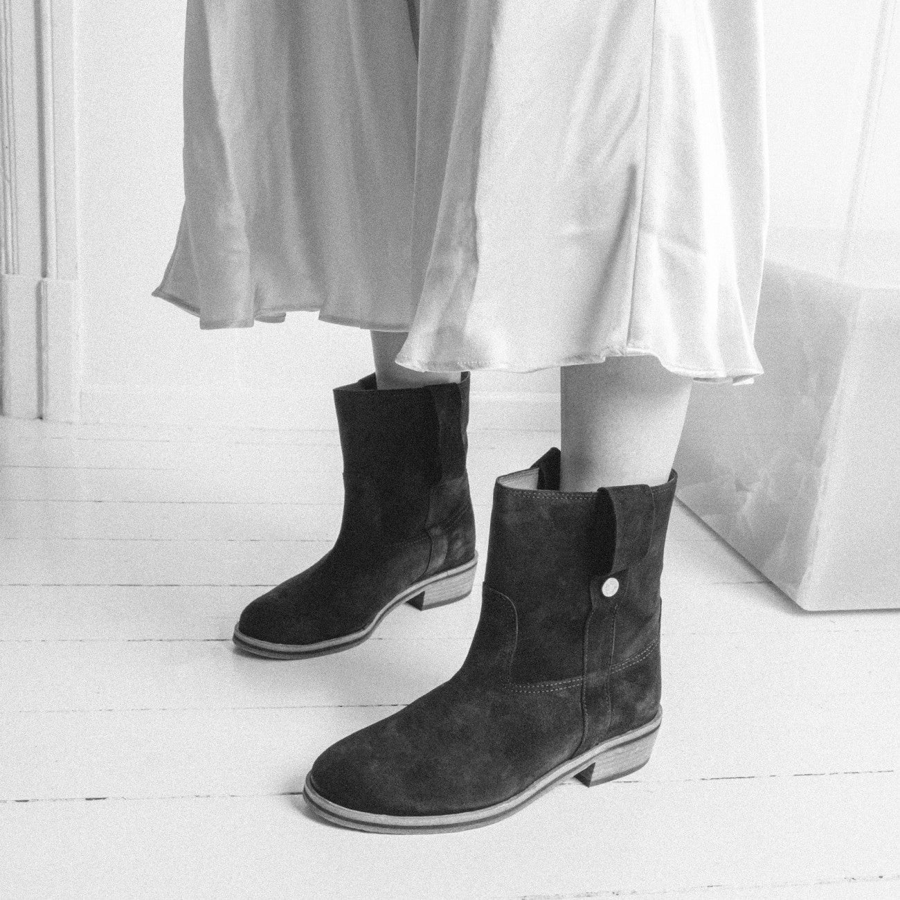 Lona Calf Suede Boots