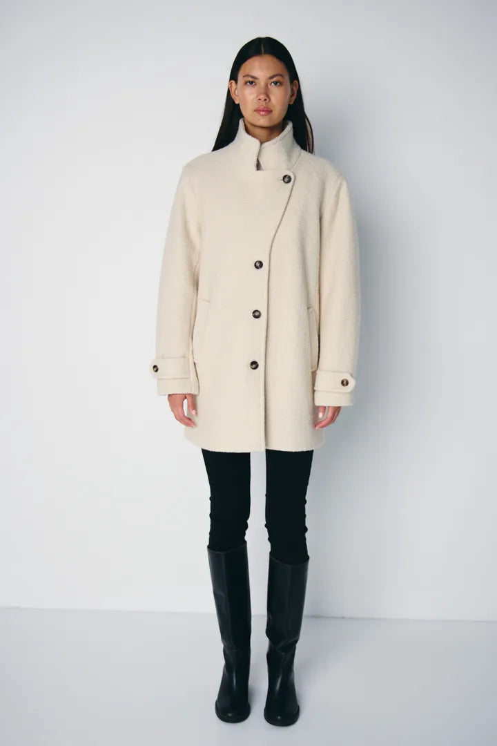 Ihstipa Jacket Almond Milk