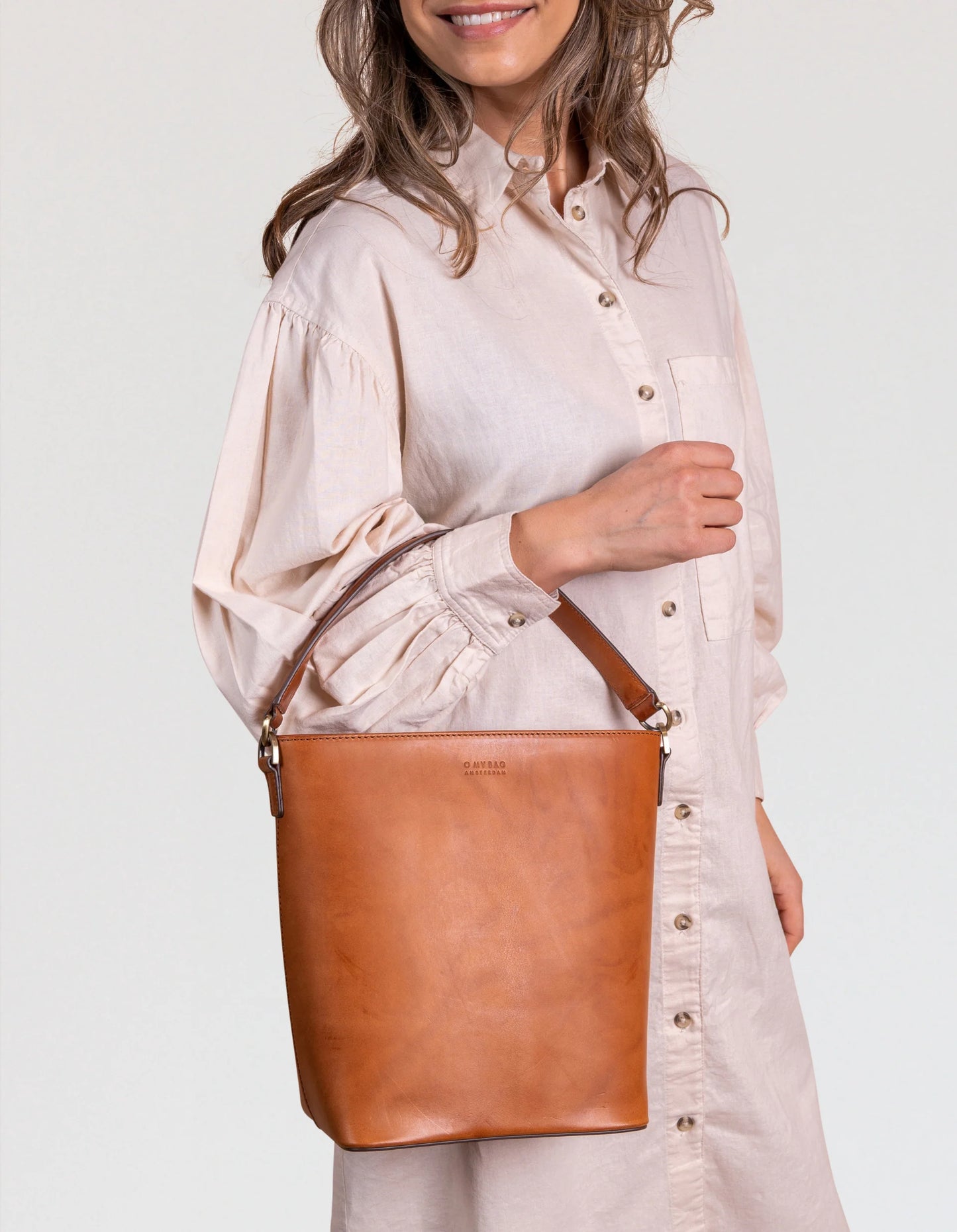 Bobbi Bucket Bag Maxi Cognac