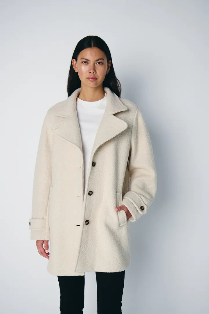 Ihstipa Jacket Almond Milk