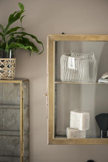 Wall cabinet w/4 glass sides 1 shelf